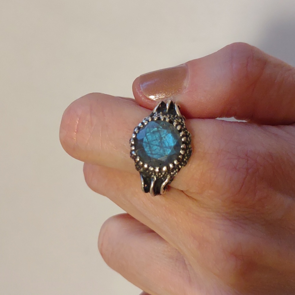 Bloodmilk Labradorite Belonging to the Darkness